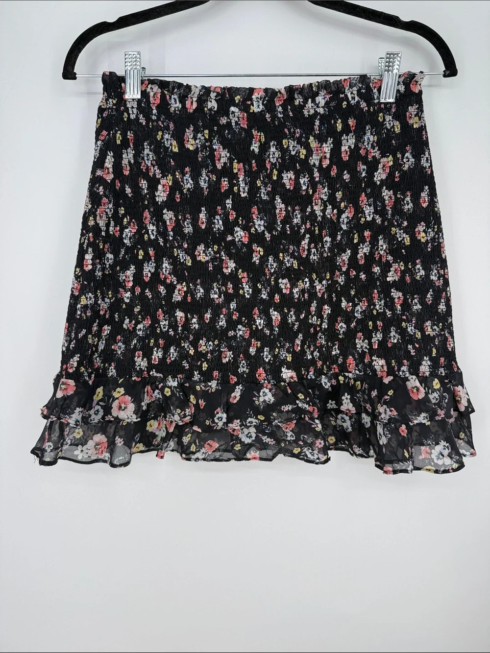 Intermix Black Floral Smocked Ruffle Hem Mini Skirt 100% Silk size 6